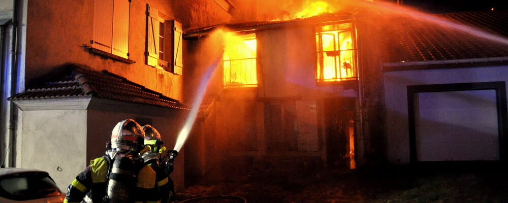 Bénin: un sapeur-pompier frôle la mort en pleine opération de sauvetage dans un incendie