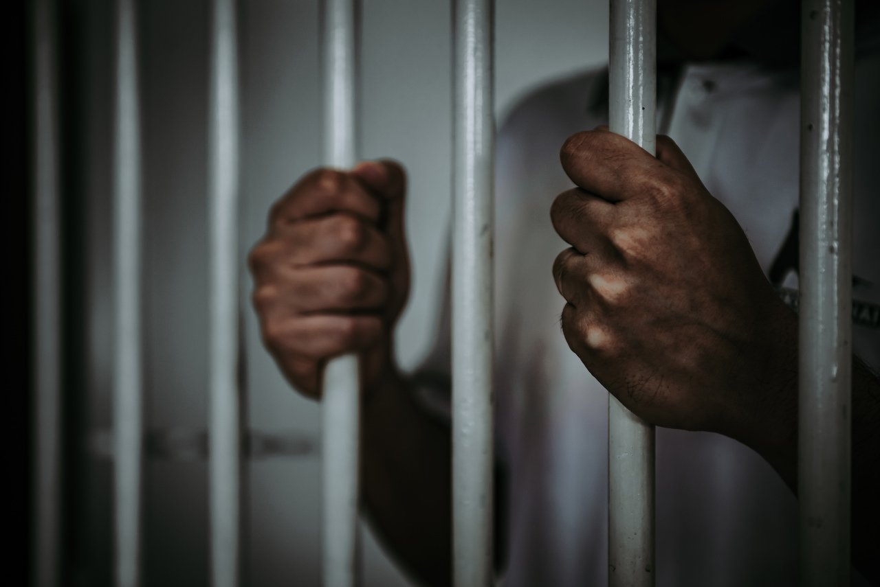 Un gérant de Cafétaria, 30 ans a été déposé en prison le jeudi 12 août 2021 pour viol sur mineure. L'acte remonte au samedi 24 juillet 2021 et s'est déroulé au quartier Zoca à Abomey-Calavi.