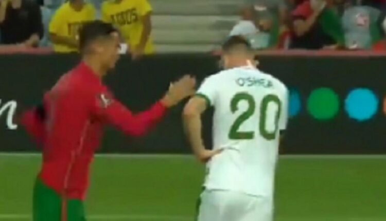 Cristiano Ronaldo gifle un joueur irlandais en plein match (vidéo)
