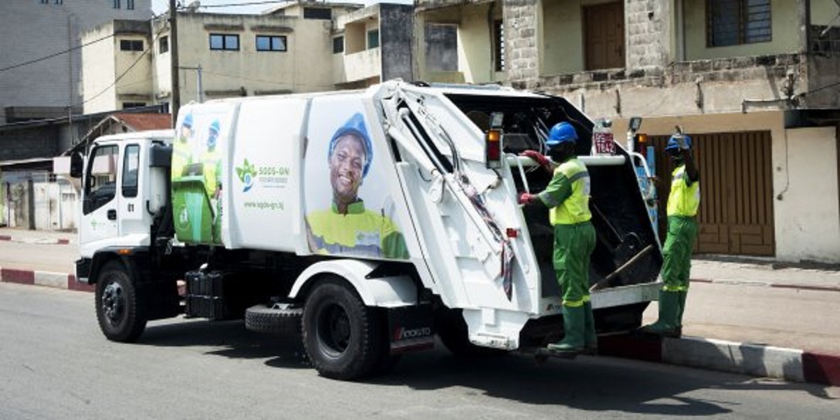 le ramassage des ordures ménagères au Bénin par SGDS-GN