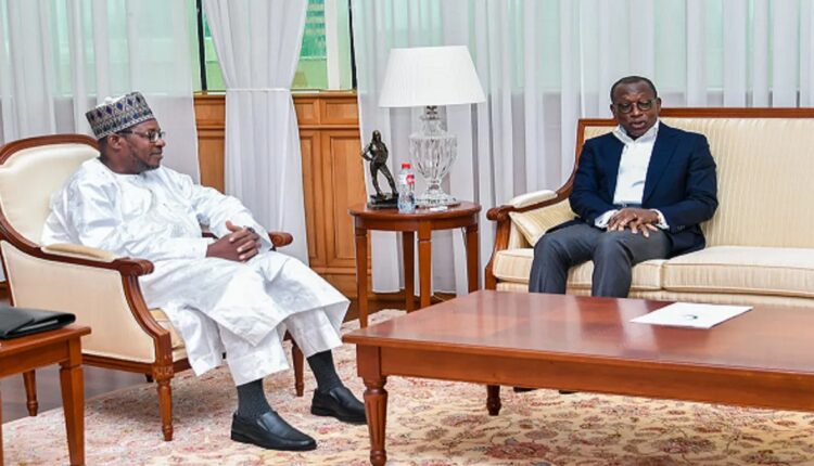 Bénin , nommé envoyé spécial pour l’Afrique de l'OCI, Nassirou Arifari Bako reçu par Patrice Talon