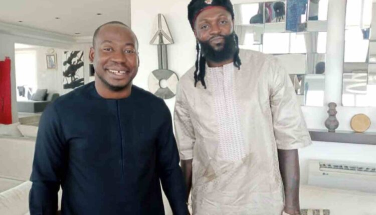 Emmanuel Adebayor et le ministre Oswald Homeky