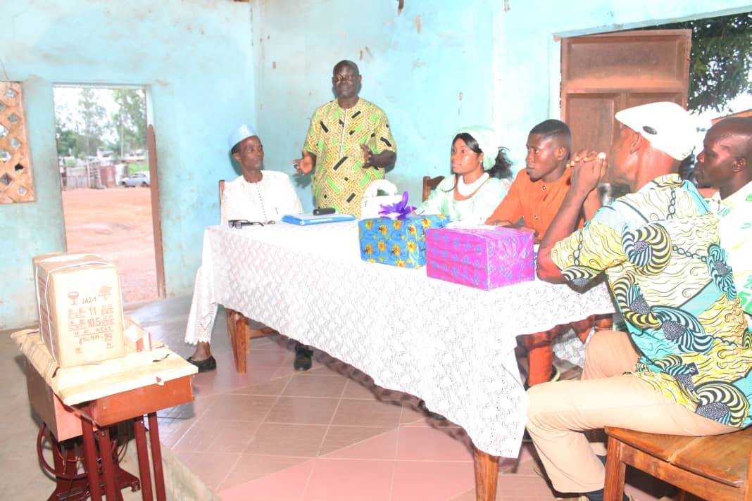 Bénin : Nadia Okoumassoun offre du matériel aux 3 meilleurs de l'examen professionnel à Dassa