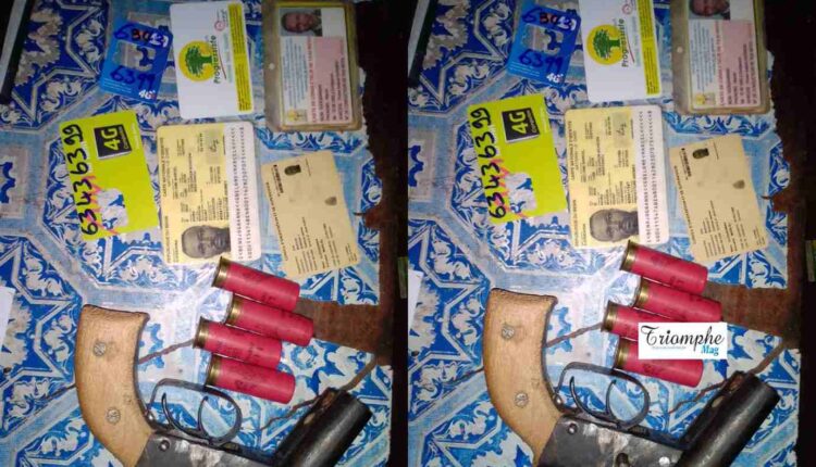 Bénin : un conducteur de taxi moto, Zém, arrêté en possession d’un pistolet garni de cartouches