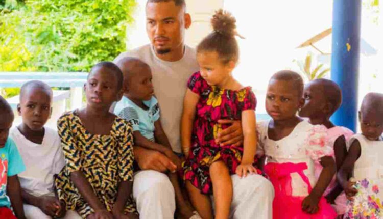 'international Olivier Verdon fait un don à la pouponnière de Ouidah