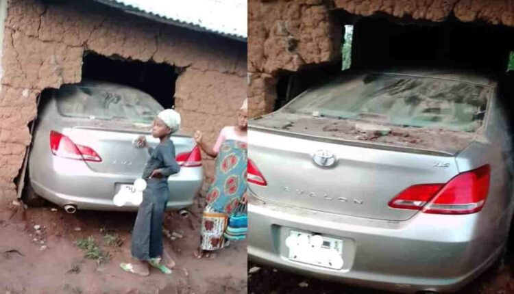 une voiture perd le contrôle et fonce dans une chambre à Djidja