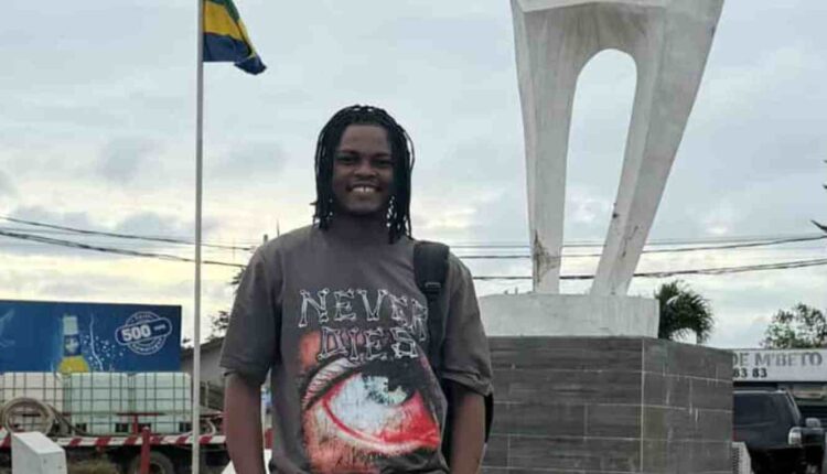 Le tiktokeur béninoisAlain Kenneth présente ses excuses publiques au Gabon