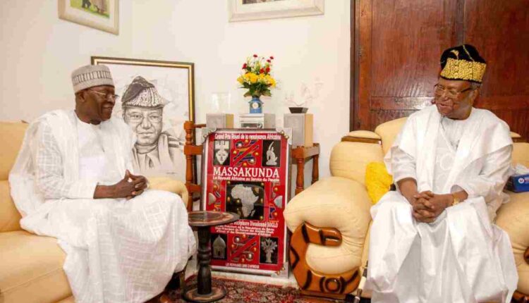 Abdoulaye Bio Tchané et l'ex-président Nicéphore Soglo